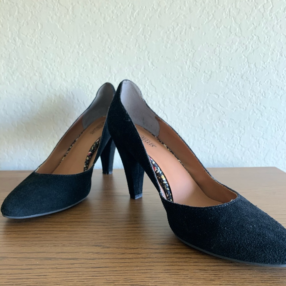 suede pumps Seychelles